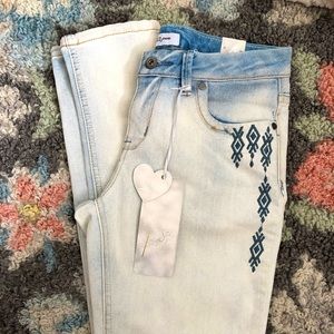 Suko Jeans| Boho Embroidered Acid Wash Jeans Size 4